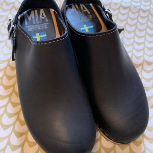 MIA clogs, black leather, wood